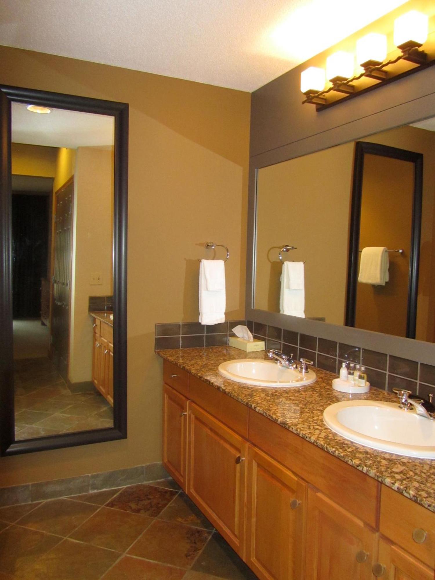 Platinum Suites Resort - Vacation Rentals Canmore Bagian luar foto