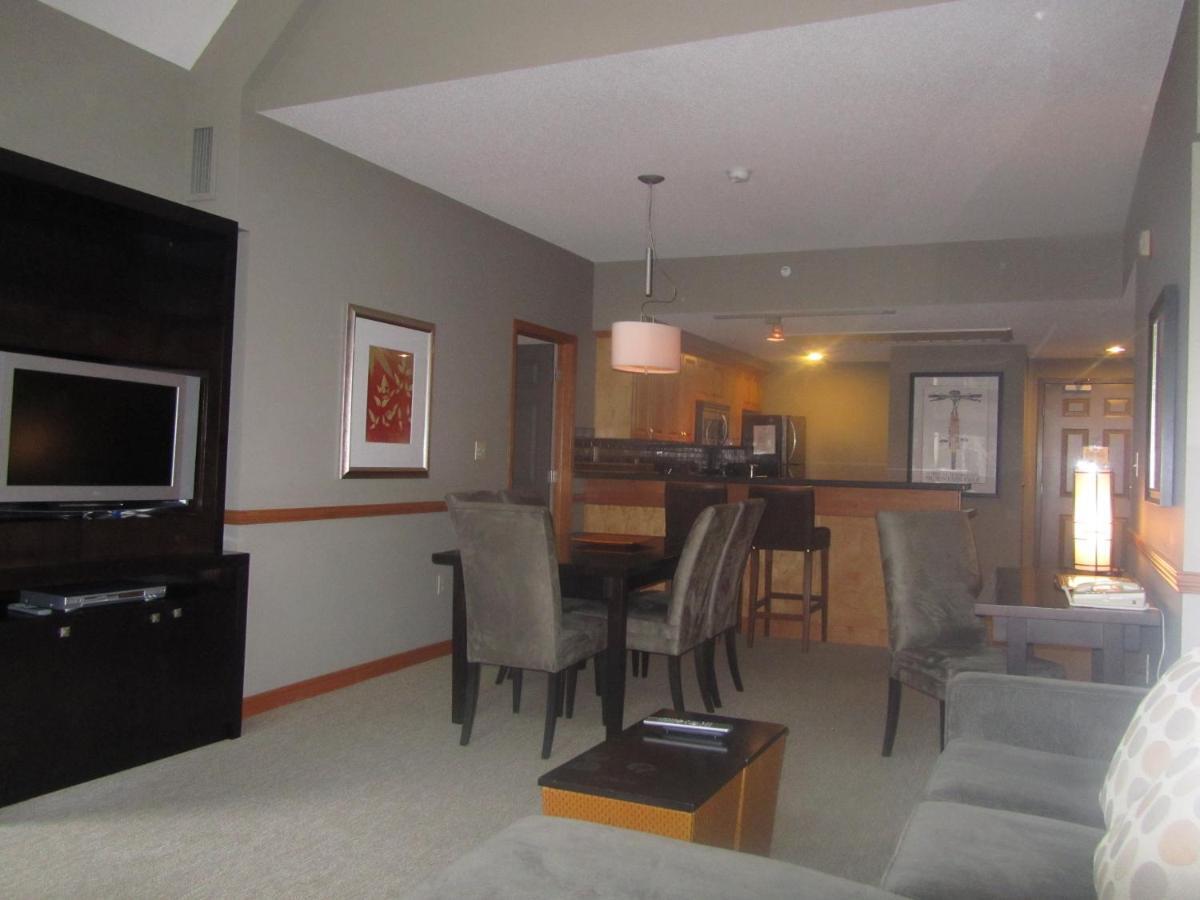 Platinum Suites Resort - Vacation Rentals Canmore Ruang foto