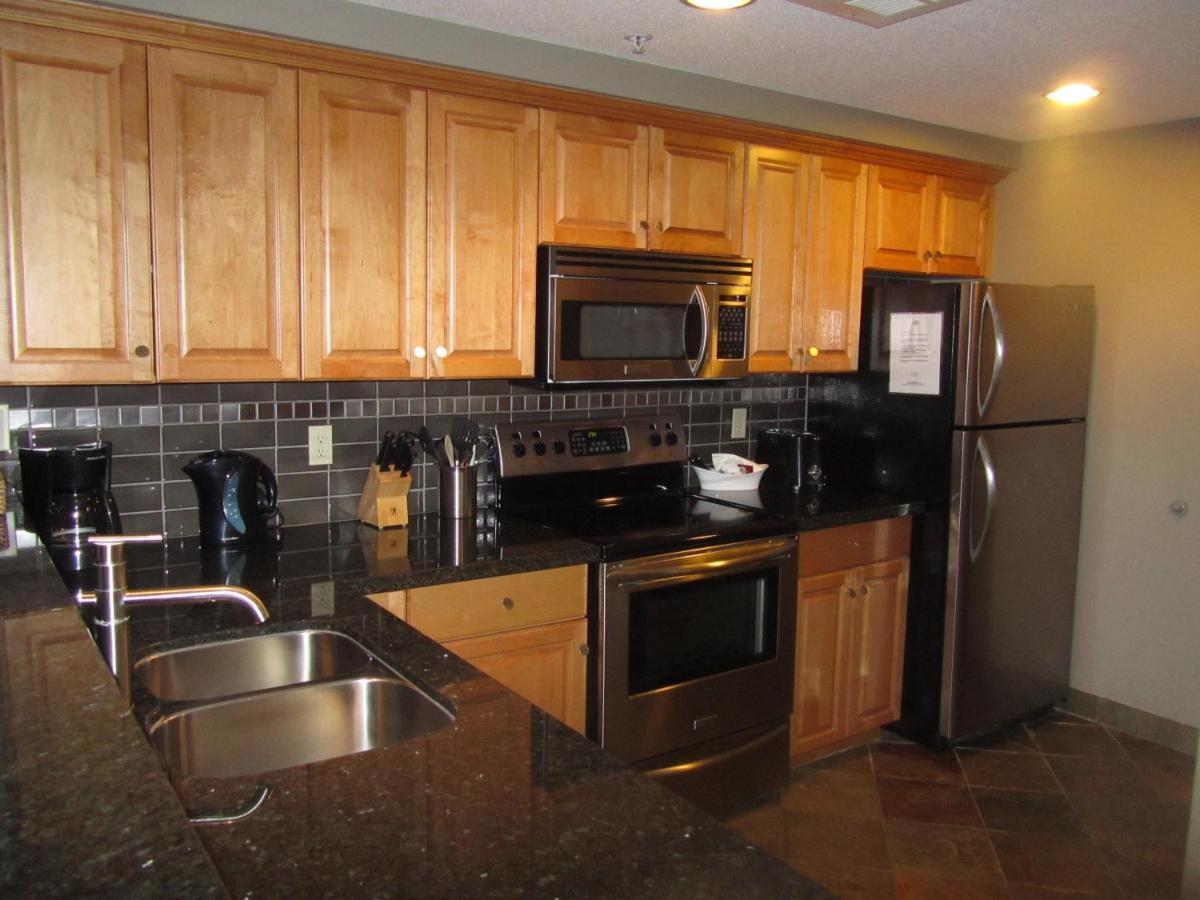 Platinum Suites Resort - Vacation Rentals Canmore Ruang foto