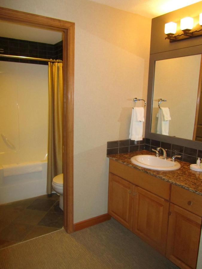 Platinum Suites Resort - Vacation Rentals Canmore Ruang foto